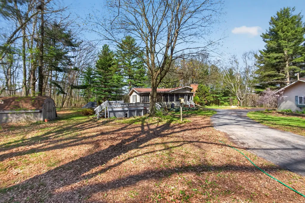 9437 Fisk Road Tompkins Township MI 49269