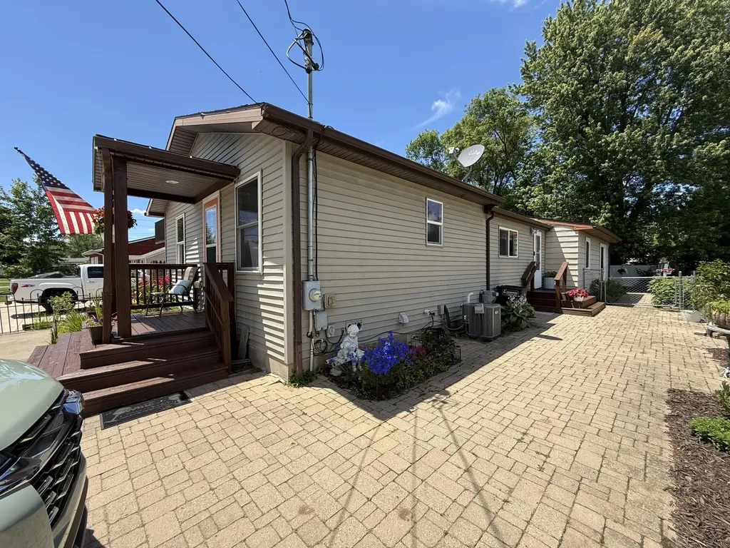 4022 Donnely Road Leoni Township MI 49201