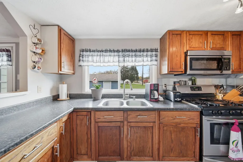 4022 Donnely Road Leoni Township MI 49201