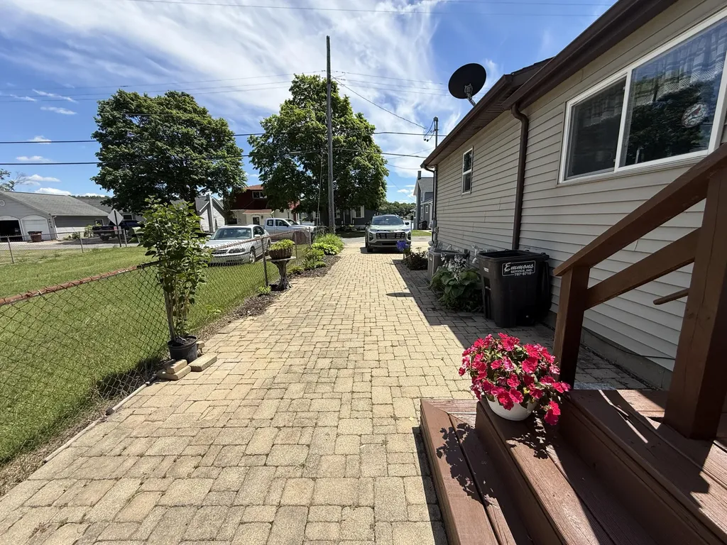 4022 Donnely Road Leoni Township MI 49201