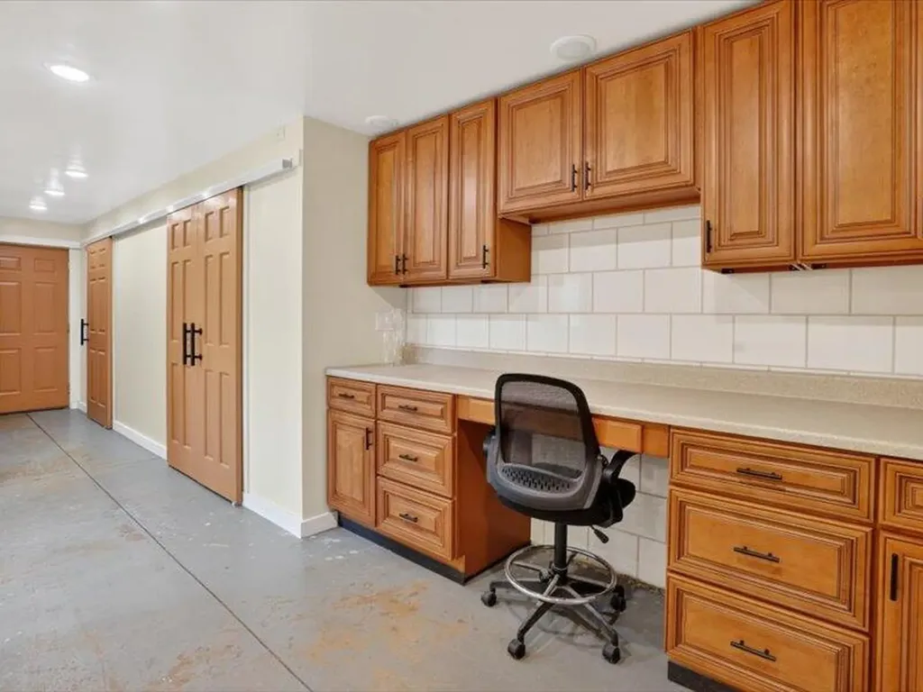 2255 N Portage Road Leoni Township MI 49201