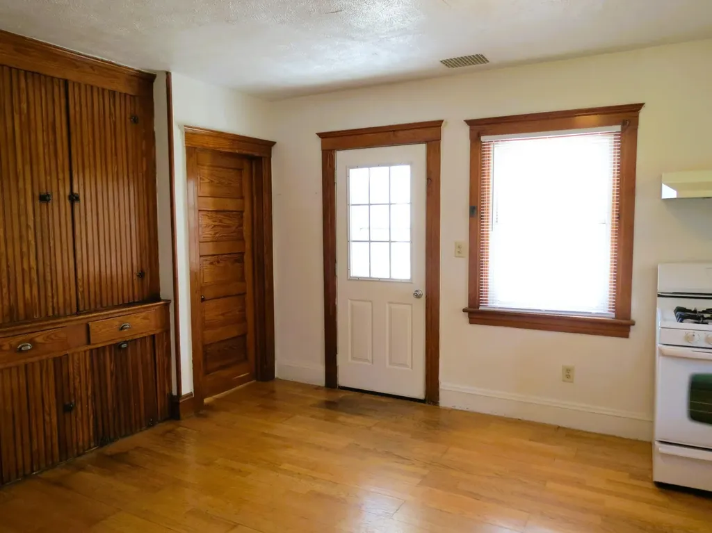 1424 Locust Street Jackson City MI 49203