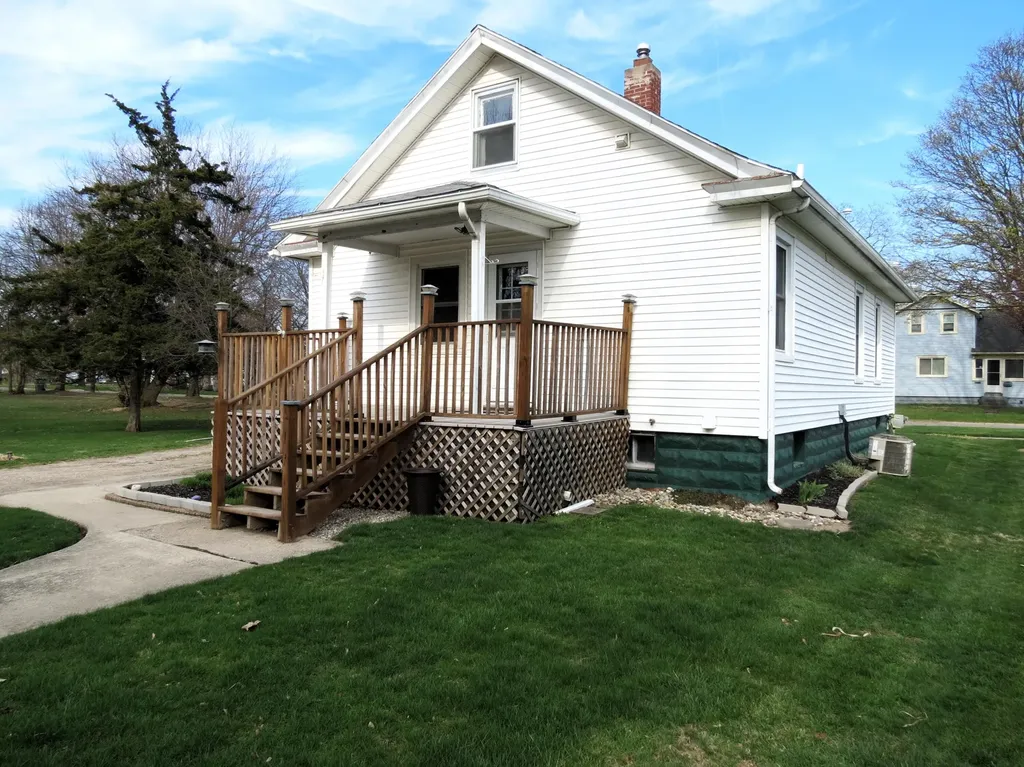 1424 Locust Street Jackson City MI 49203