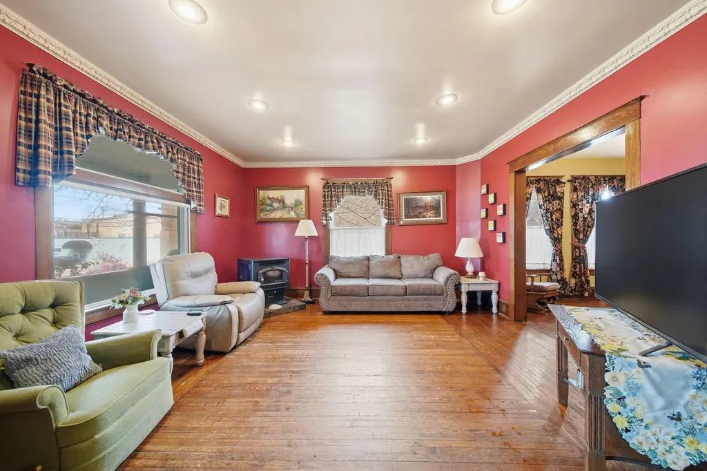 113 Chicago Street Brooklyn Village MI 49230