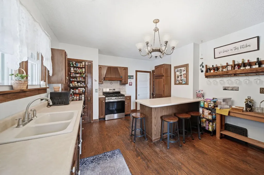 113 Chicago Street Brooklyn Village MI 49230