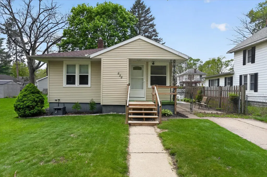 828 Fleming Avenue Jackson City MI 49202