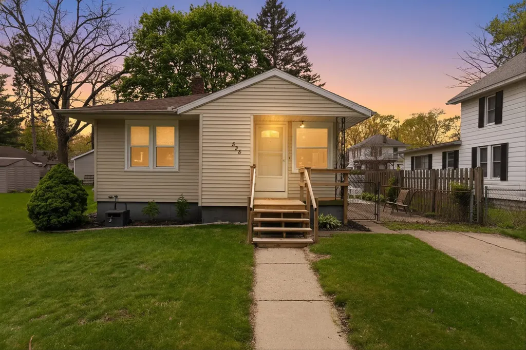 828 Fleming Avenue Jackson City MI 49202