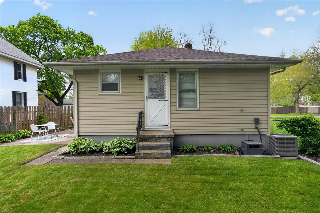 828 Fleming Avenue Jackson City MI 49202