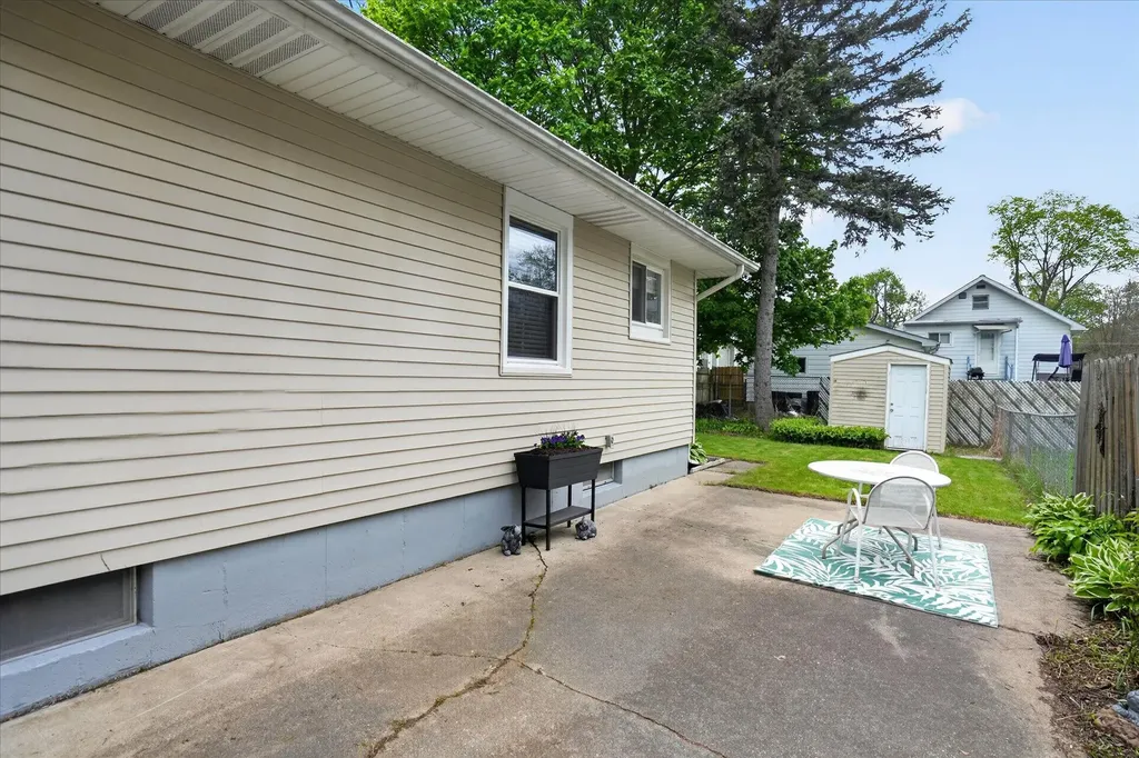 828 Fleming Avenue Jackson City MI 49202