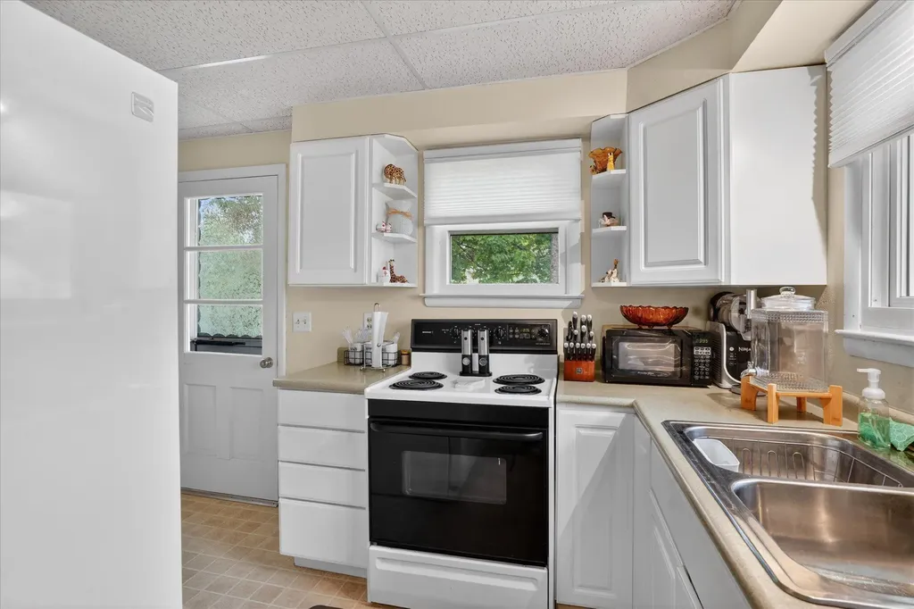 828 Fleming Avenue Jackson City MI 49202