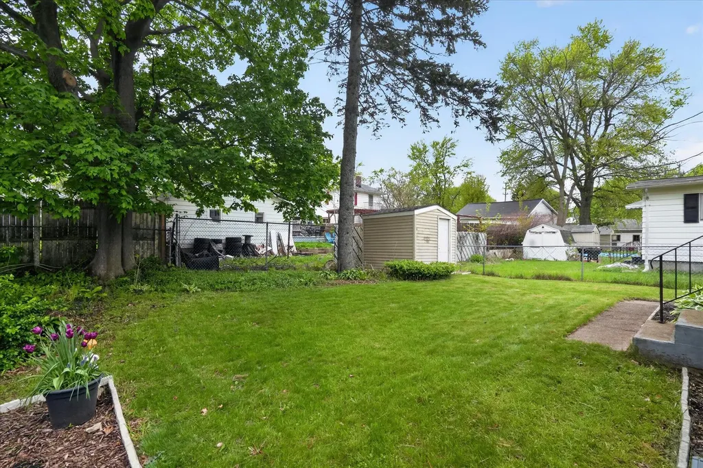828 Fleming Avenue Jackson City MI 49202