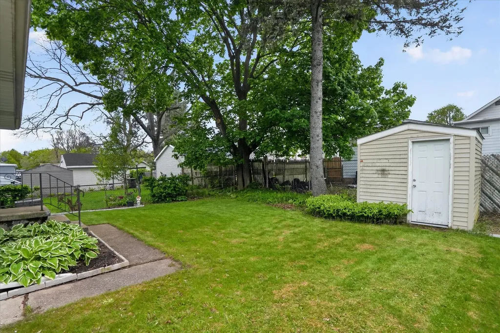 828 Fleming Avenue Jackson City MI 49202