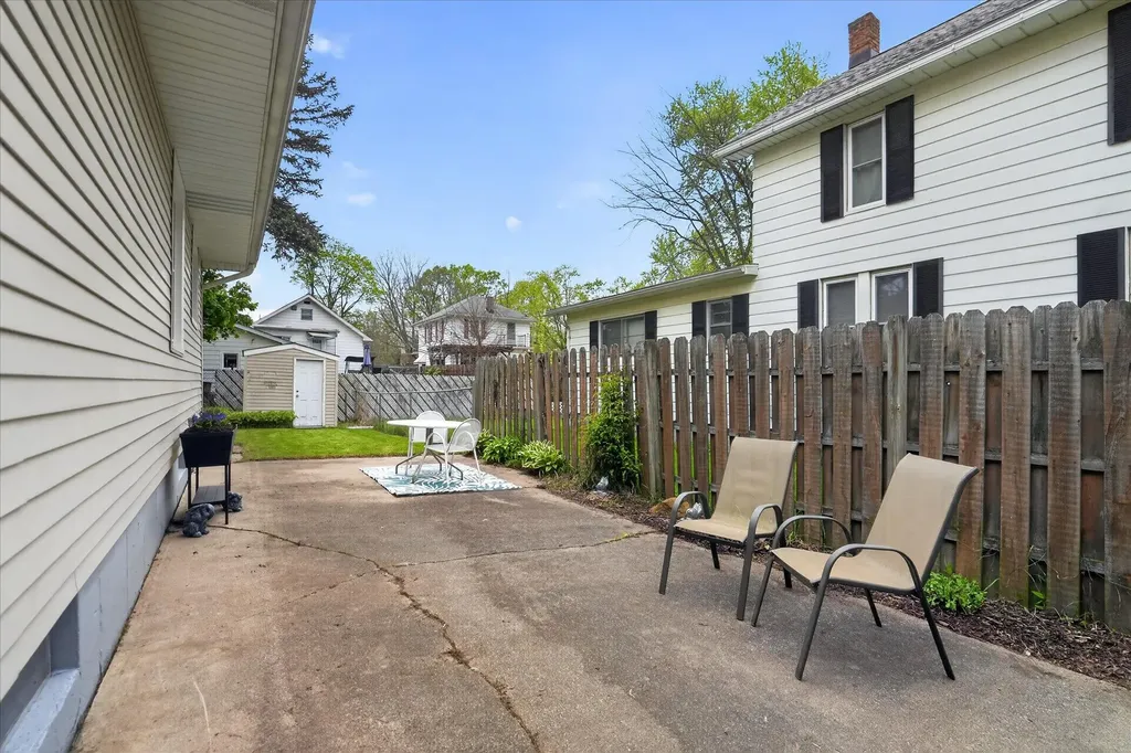 828 Fleming Avenue Jackson City MI 49202