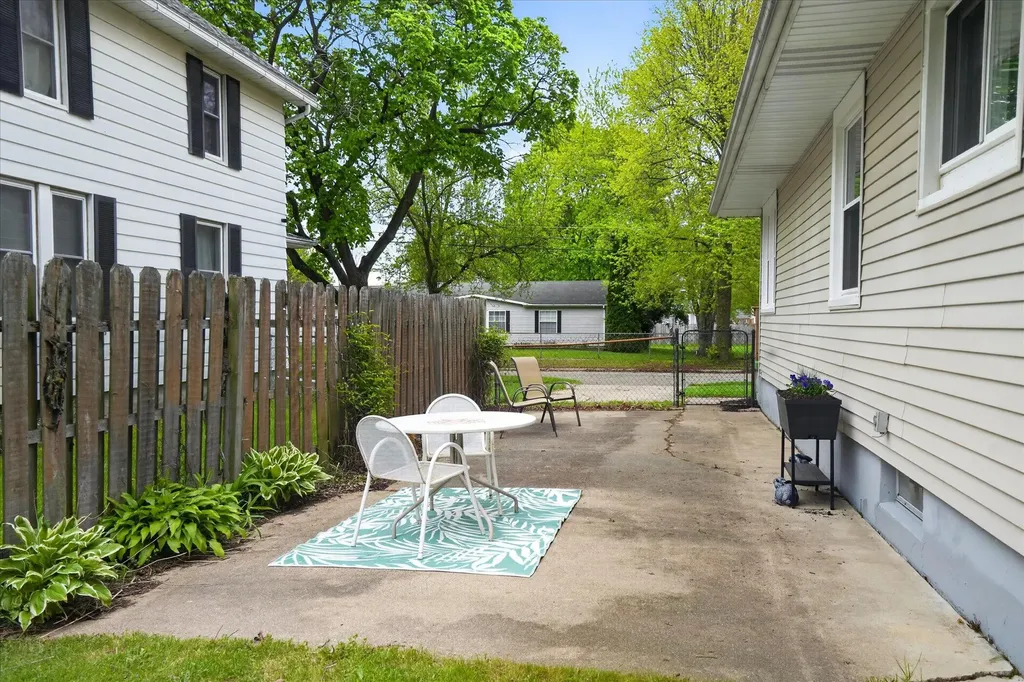 828 Fleming Avenue Jackson City MI 49202