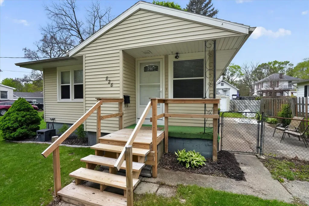828 Fleming Avenue Jackson City MI 49202