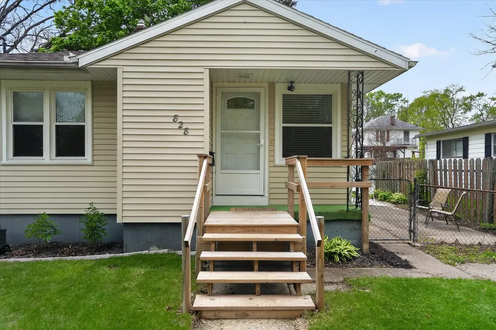 828 Fleming Avenue Jackson City MI 49202