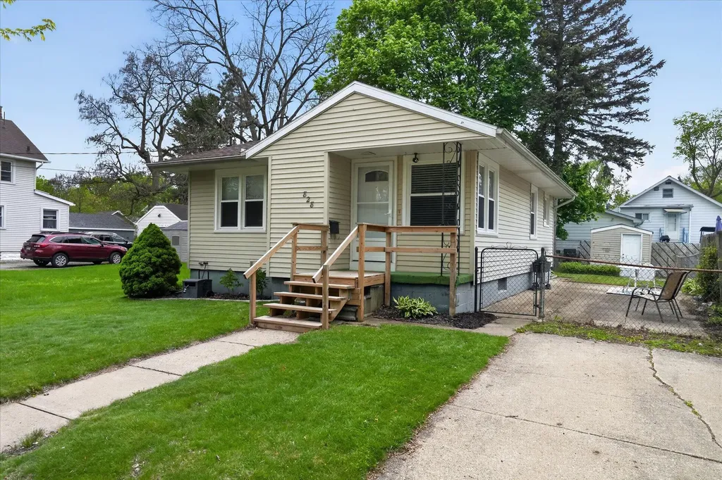 828 Fleming Avenue Jackson City MI 49202