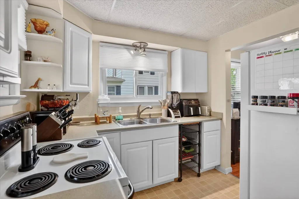 828 Fleming Avenue Jackson City MI 49202