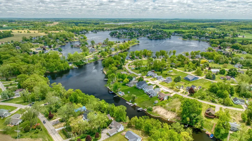 10771 Woodbrook Drive Somerset Township MI 49233