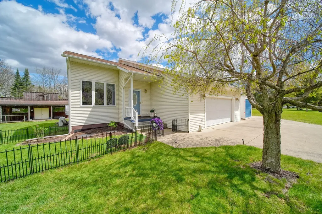 7155 Bayview Road Napoleon Township MI 49201