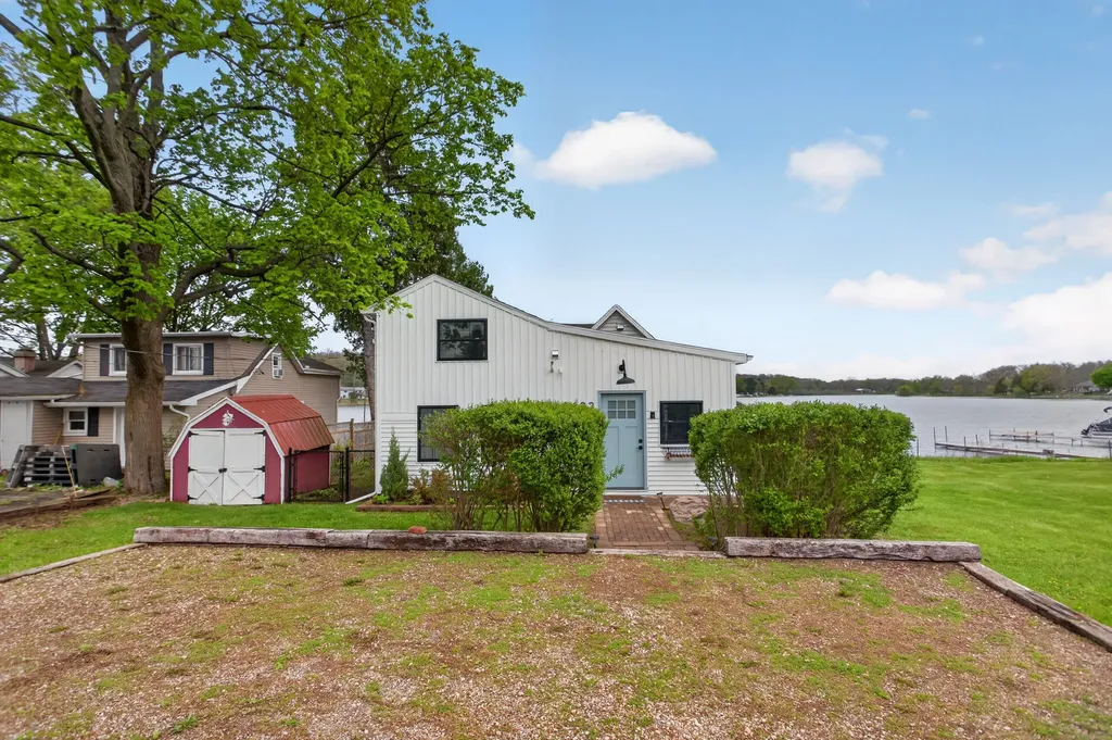 622 Swains Lake Drive Pulaski Township MI 49237