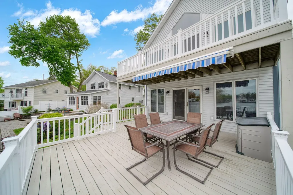 217 N Lakeside Drive Leoni Township MI 49254