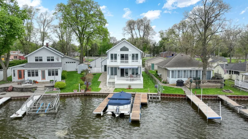 217 N Lakeside Drive Leoni Township MI 49254