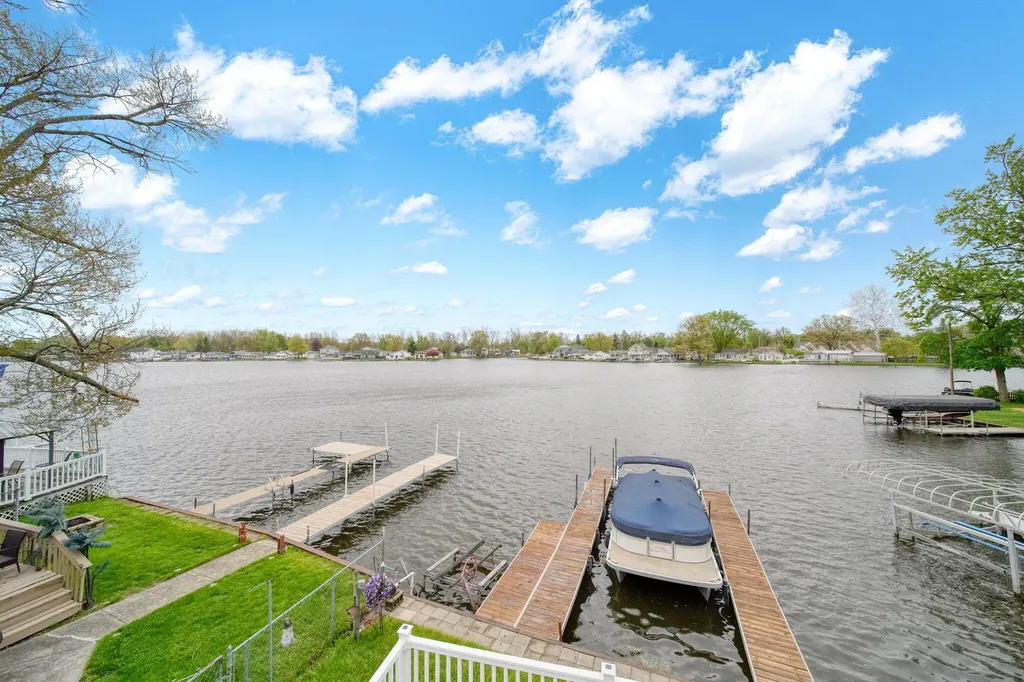 217 N Lakeside Drive Leoni Township MI 49254