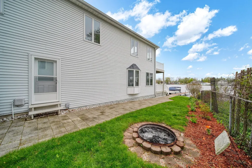217 N Lakeside Drive Leoni Township MI 49254