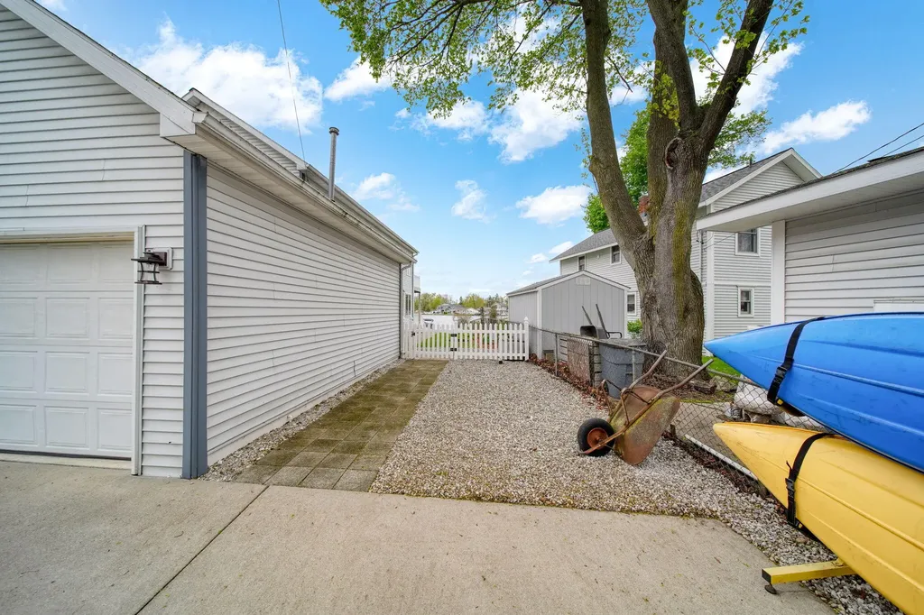 217 N Lakeside Drive Leoni Township MI 49254