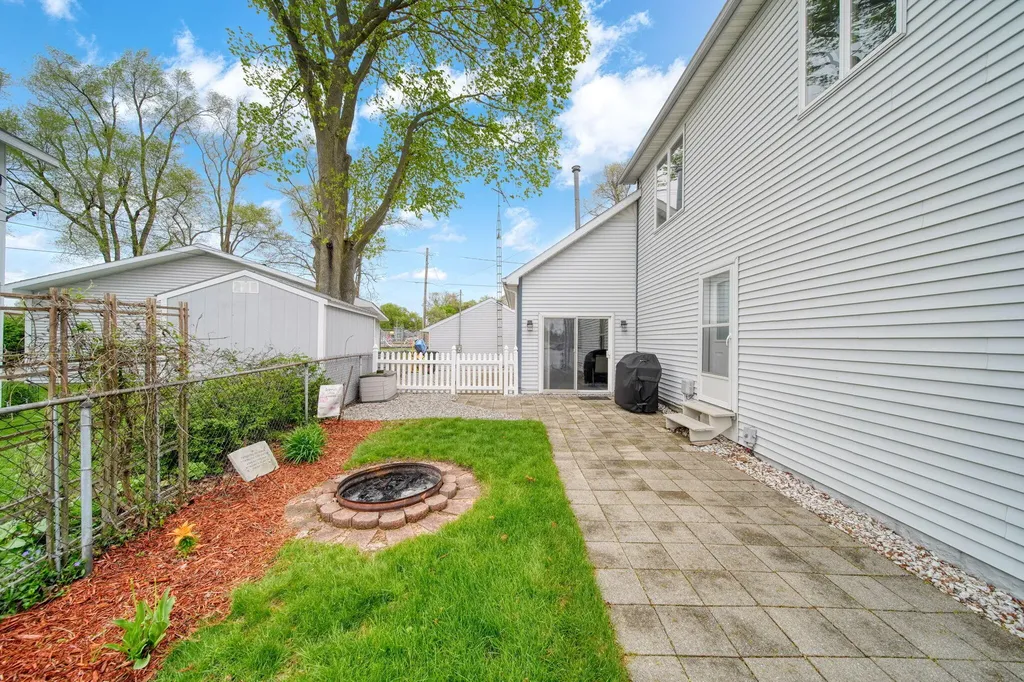 217 N Lakeside Drive Leoni Township MI 49254