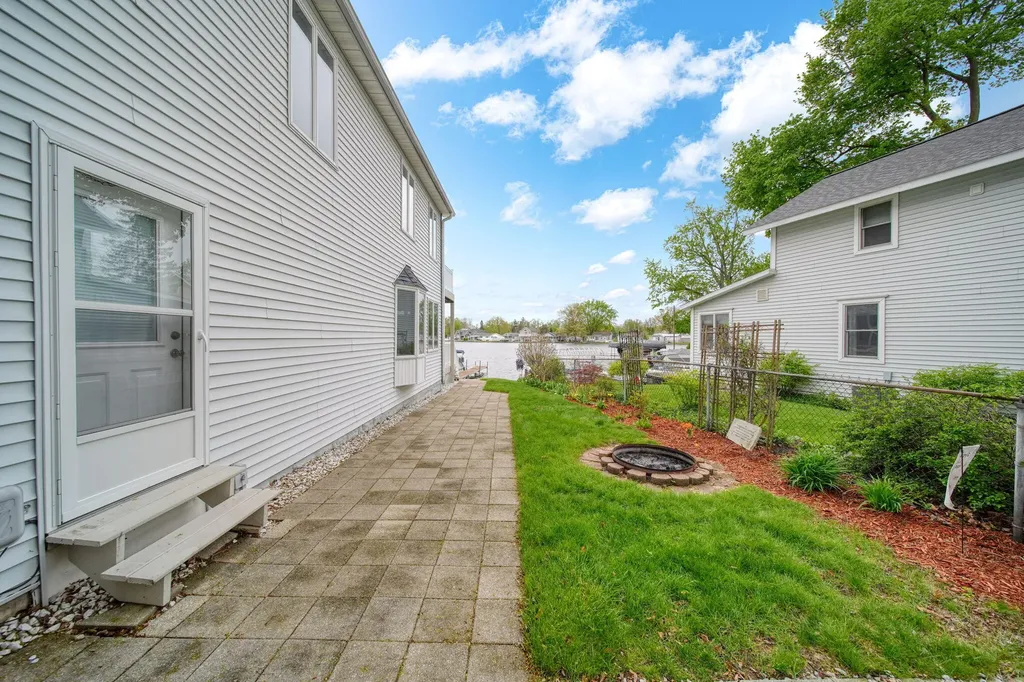 217 N Lakeside Drive Leoni Township MI 49254