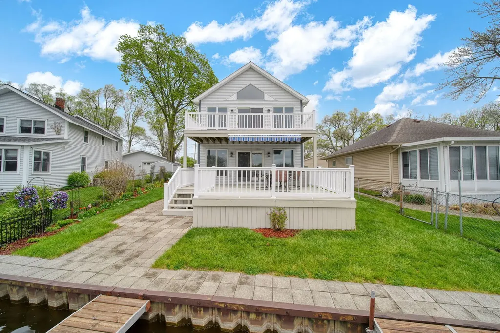 217 N Lakeside Drive Leoni Township MI 49254