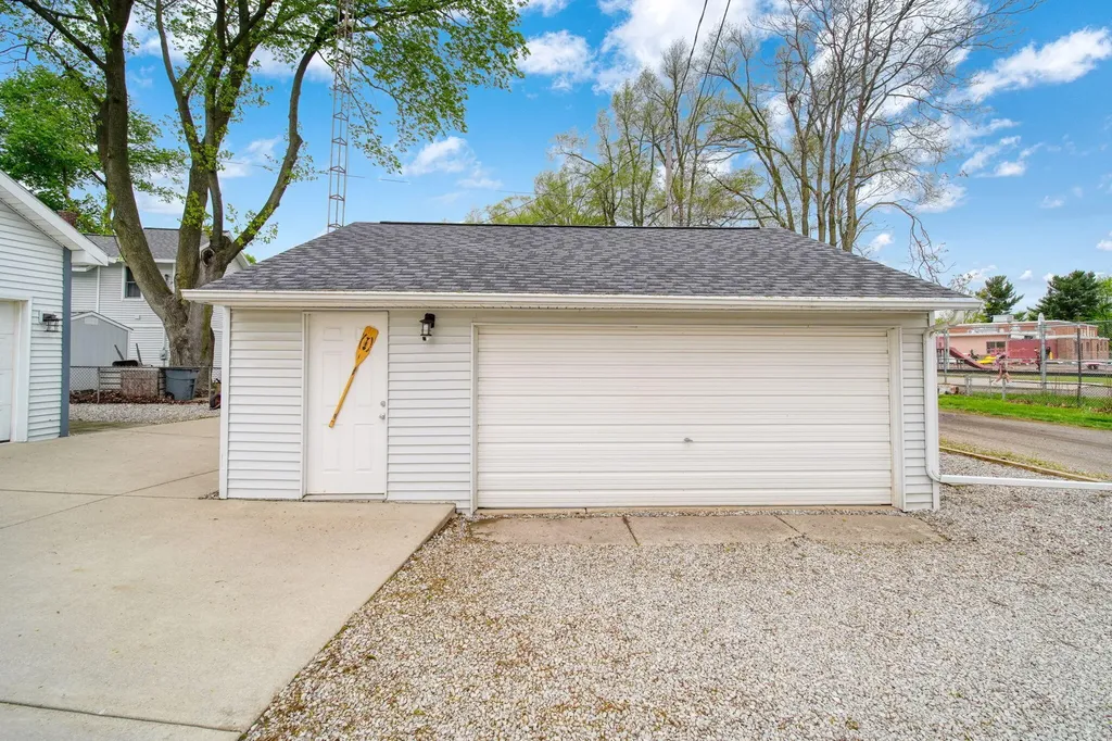 217 N Lakeside Drive Leoni Township MI 49254