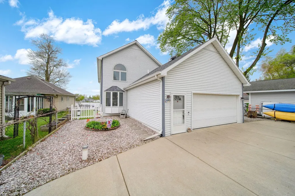 217 N Lakeside Drive Leoni Township MI 49254