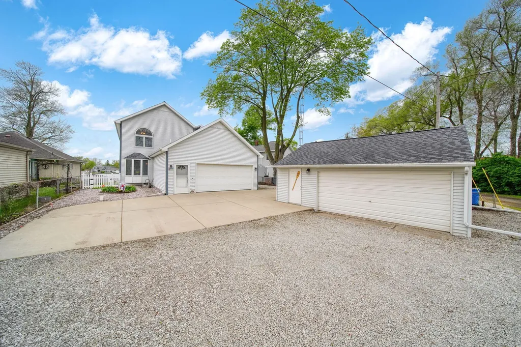 217 N Lakeside Drive Leoni Township MI 49254