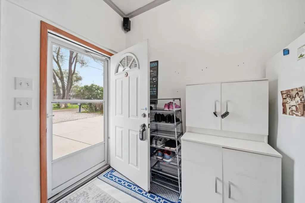217 N Lakeside Drive Leoni Township MI 49254