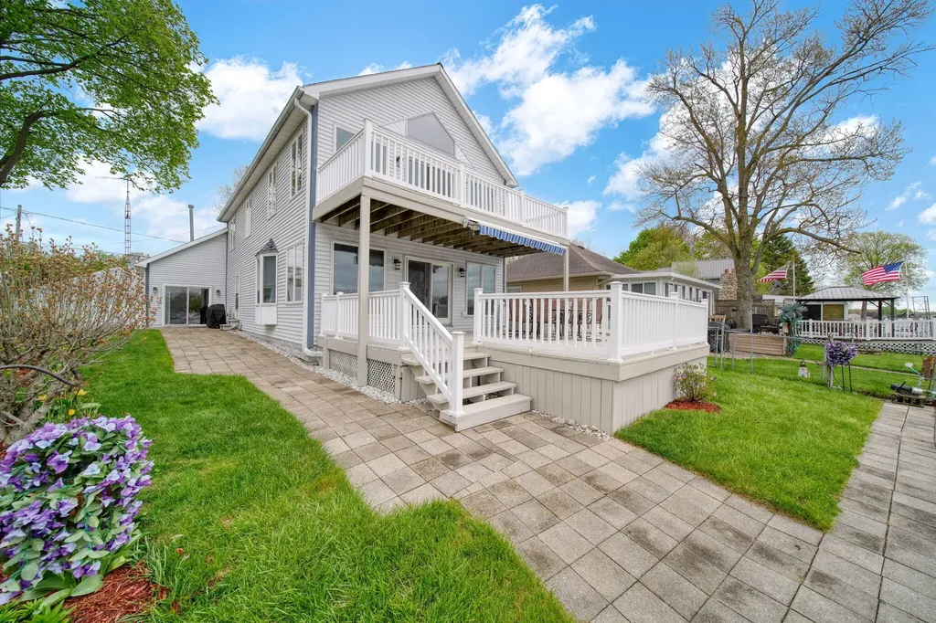 217 N Lakeside Drive Leoni Township MI 49254