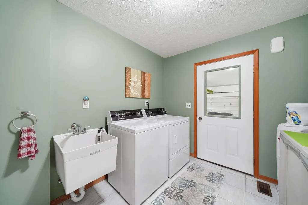 217 N Lakeside Drive Leoni Township MI 49254