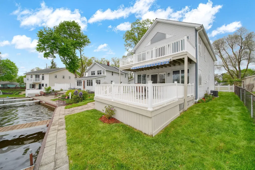217 N Lakeside Drive Leoni Township MI 49254