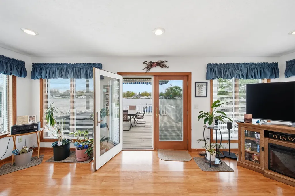 217 N Lakeside Drive Leoni Township MI 49254