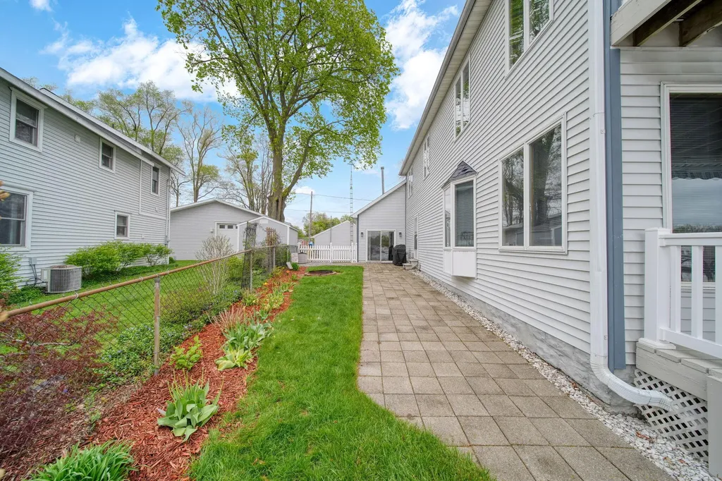 217 N Lakeside Drive Leoni Township MI 49254