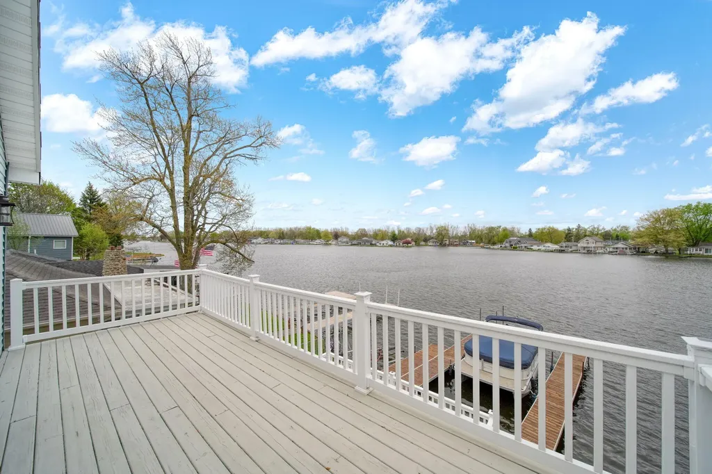 217 N Lakeside Drive Leoni Township MI 49254