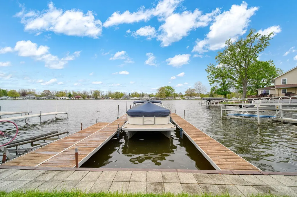 217 N Lakeside Drive Leoni Township MI 49254