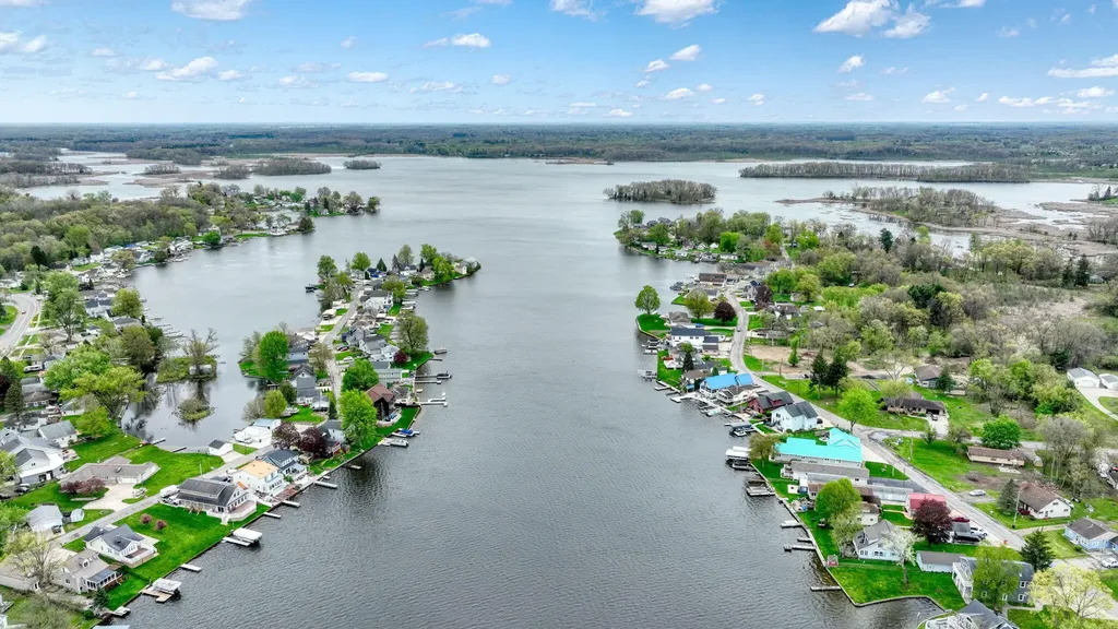 217 N Lakeside Drive Leoni Township MI 49254