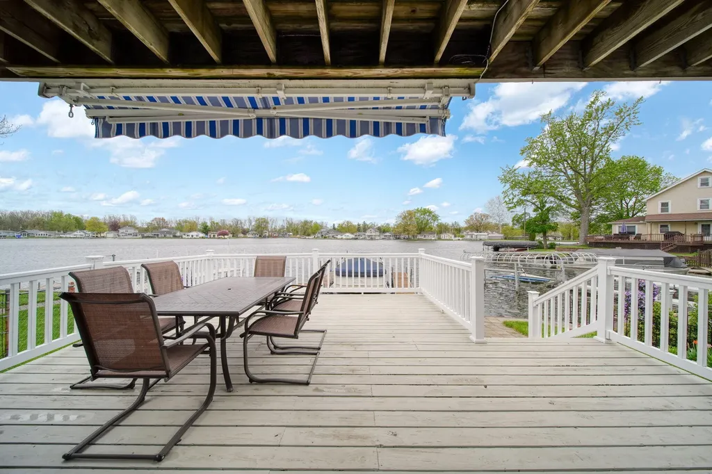217 N Lakeside Drive Leoni Township MI 49254