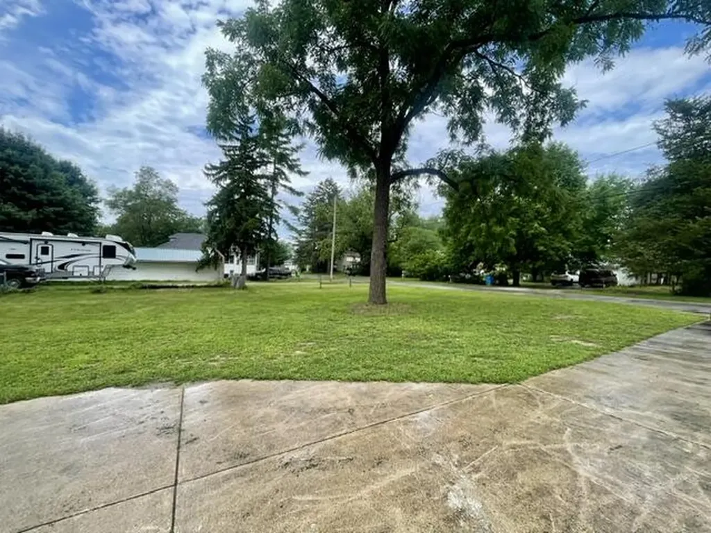 323 Grand Street Leoni Township MI 49254