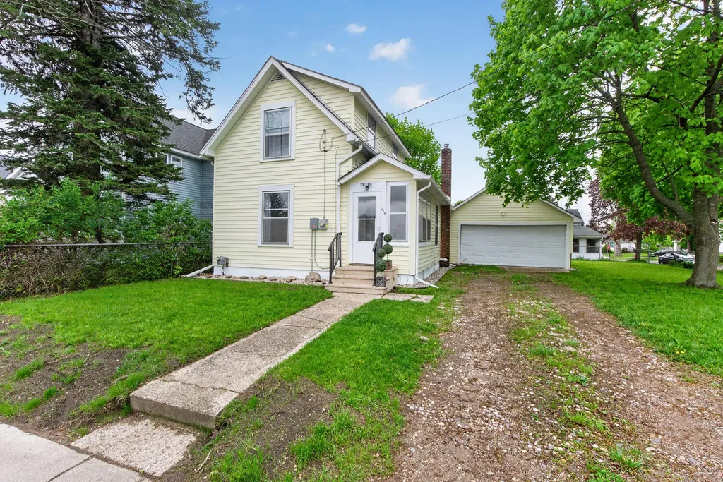 613 Hallett Street Jackson City MI 49202