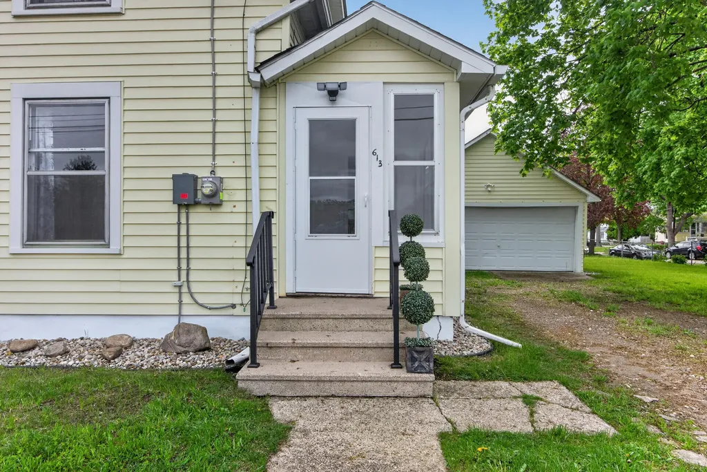 613 Hallett Street Jackson City MI 49202