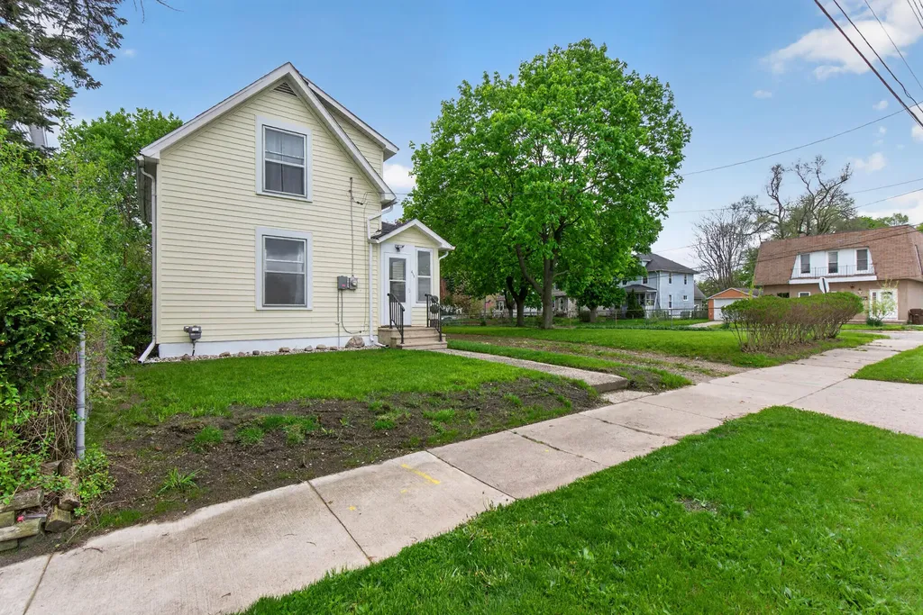 613 Hallett Street Jackson City MI 49202